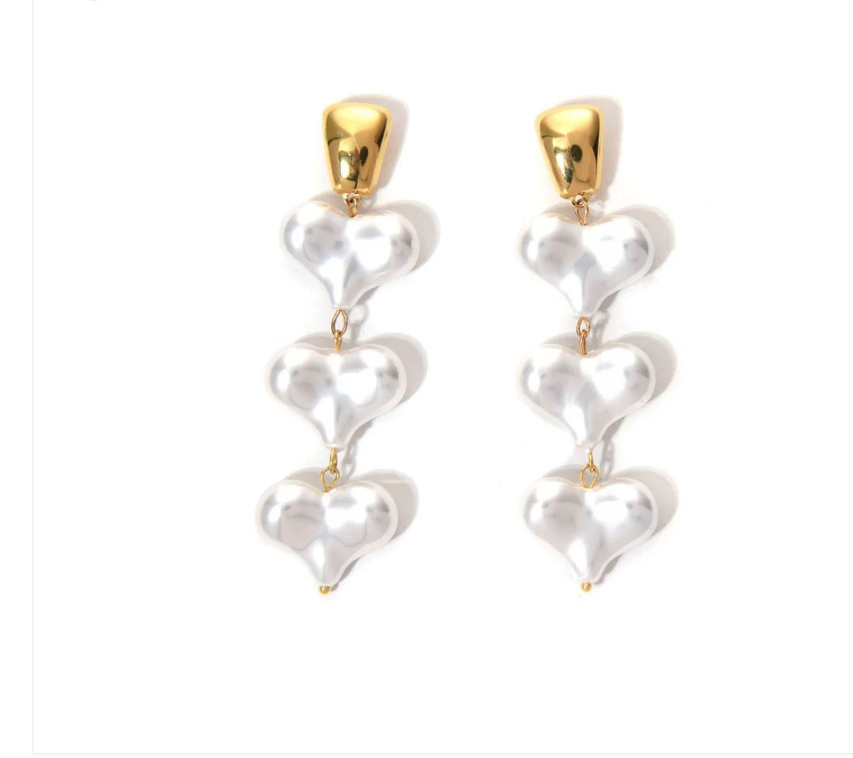 Aretes perlas corazón.